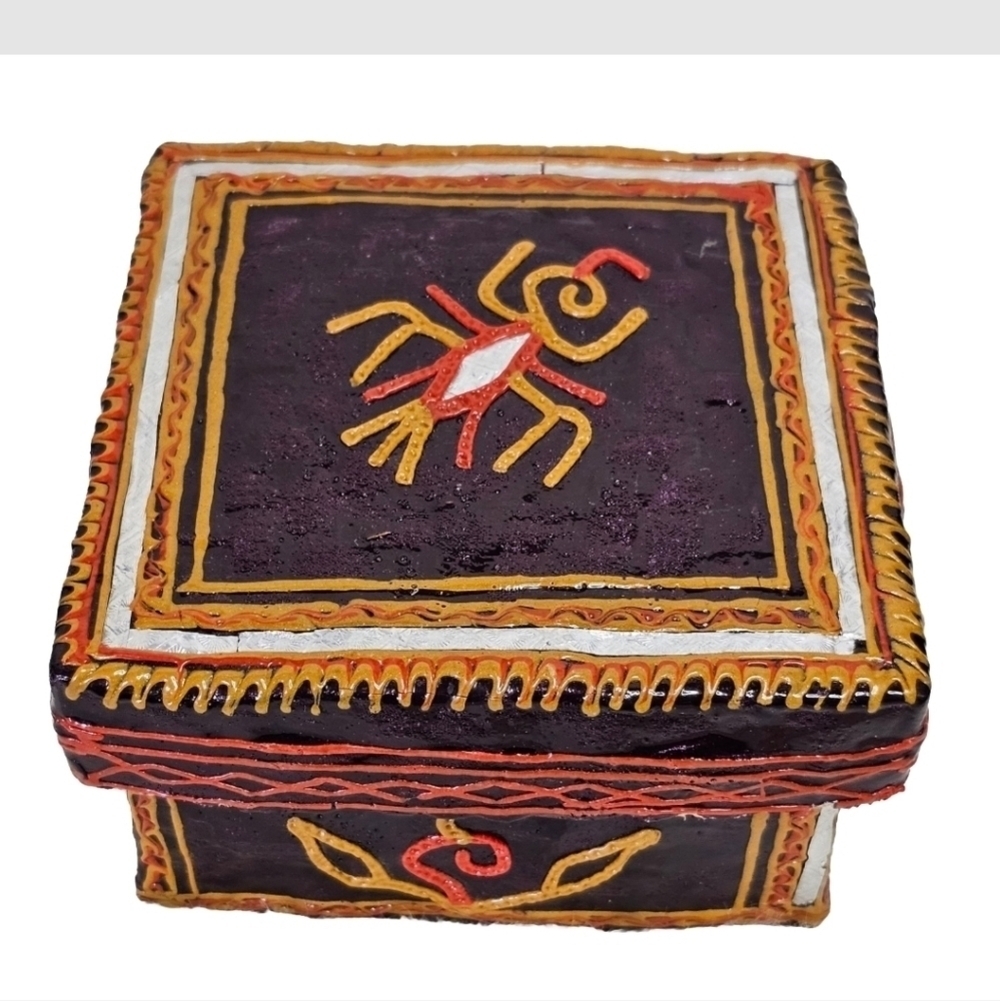 Vintage Woven Rattan Wicker Trinket Box with lid colorful , Handmade In INDIA